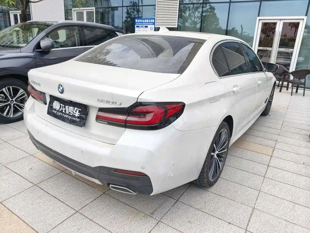BMW 5 Series — миниатюра 8