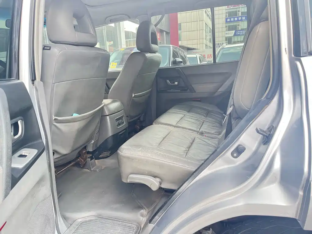 Mitsubishi Pajero — миниатюра 11