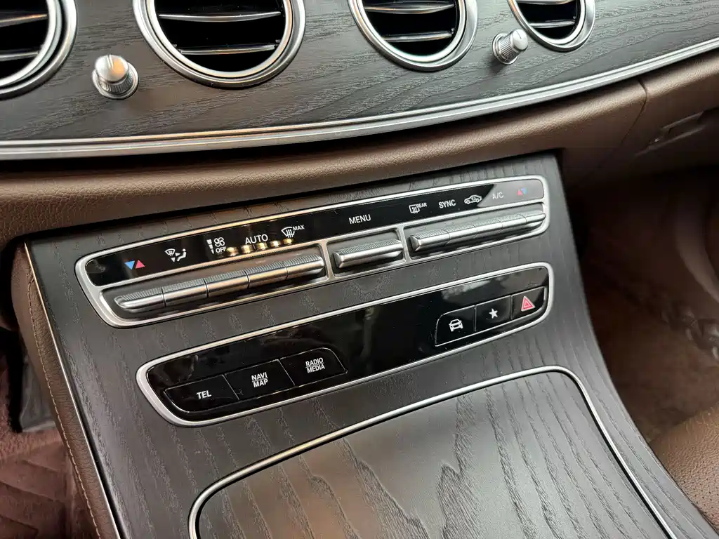 Mercedes-Benz E-Class — миниатюра 27