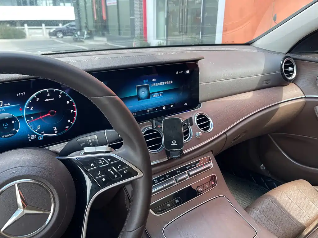 Mercedes-Benz E-Class — миниатюра 23