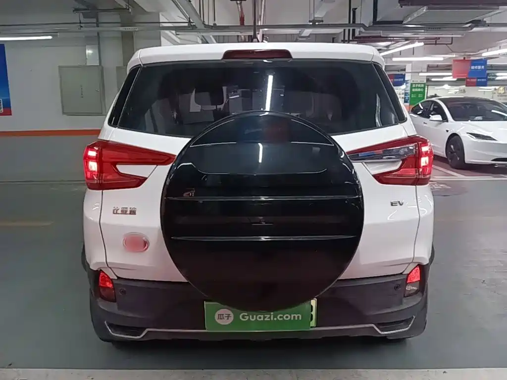 BYD Yuan EV — миниатюра 6