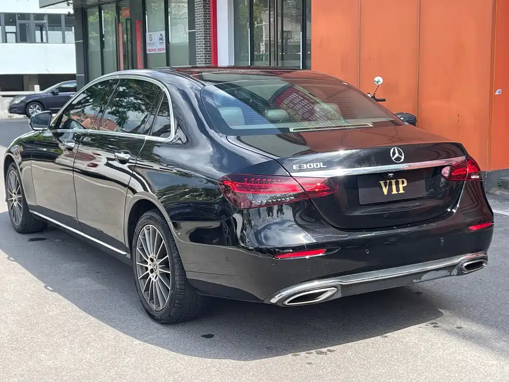 Mercedes-Benz E-Class — миниатюра 6
