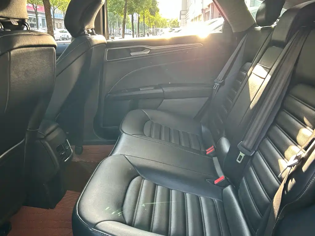 Ford Mondeo — миниатюра 12