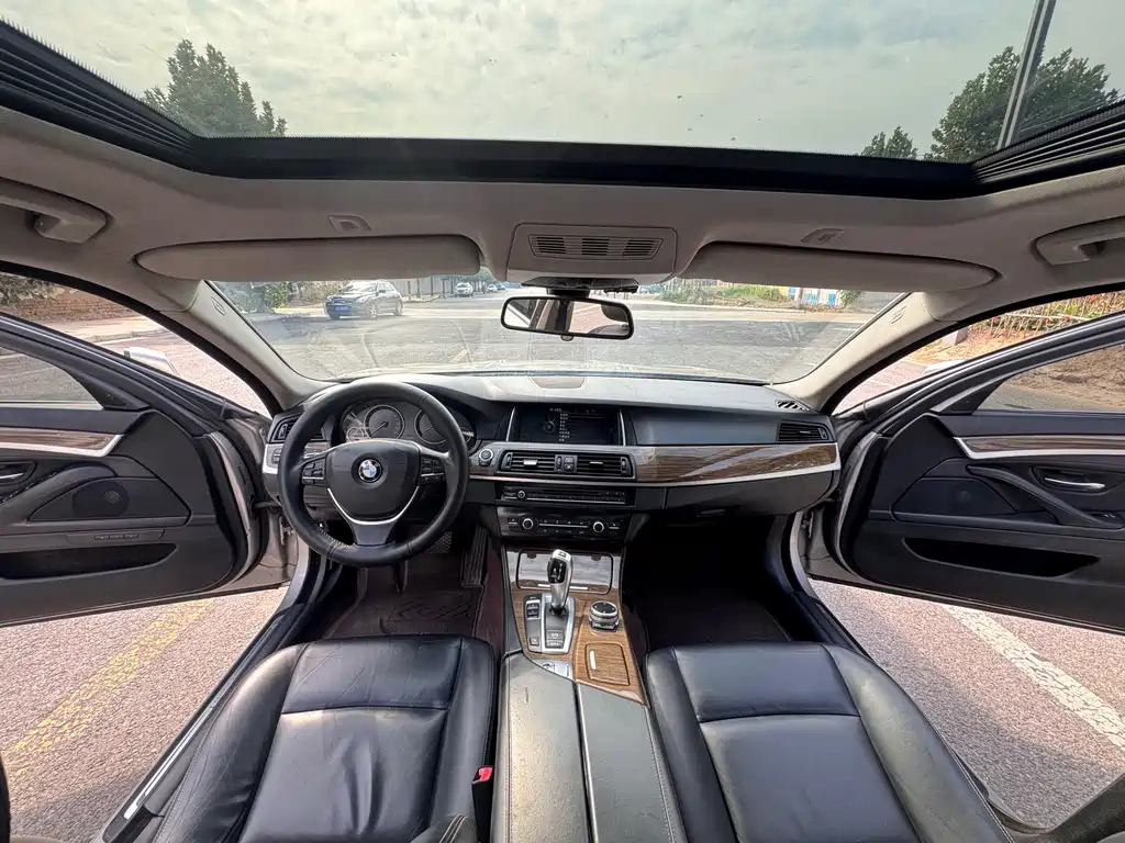 BMW 5 Series — миниатюра 6