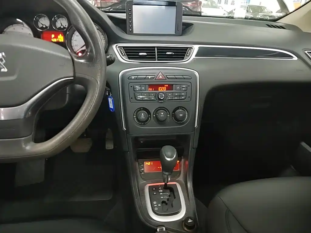 Peugeot 308 — миниатюра 13
