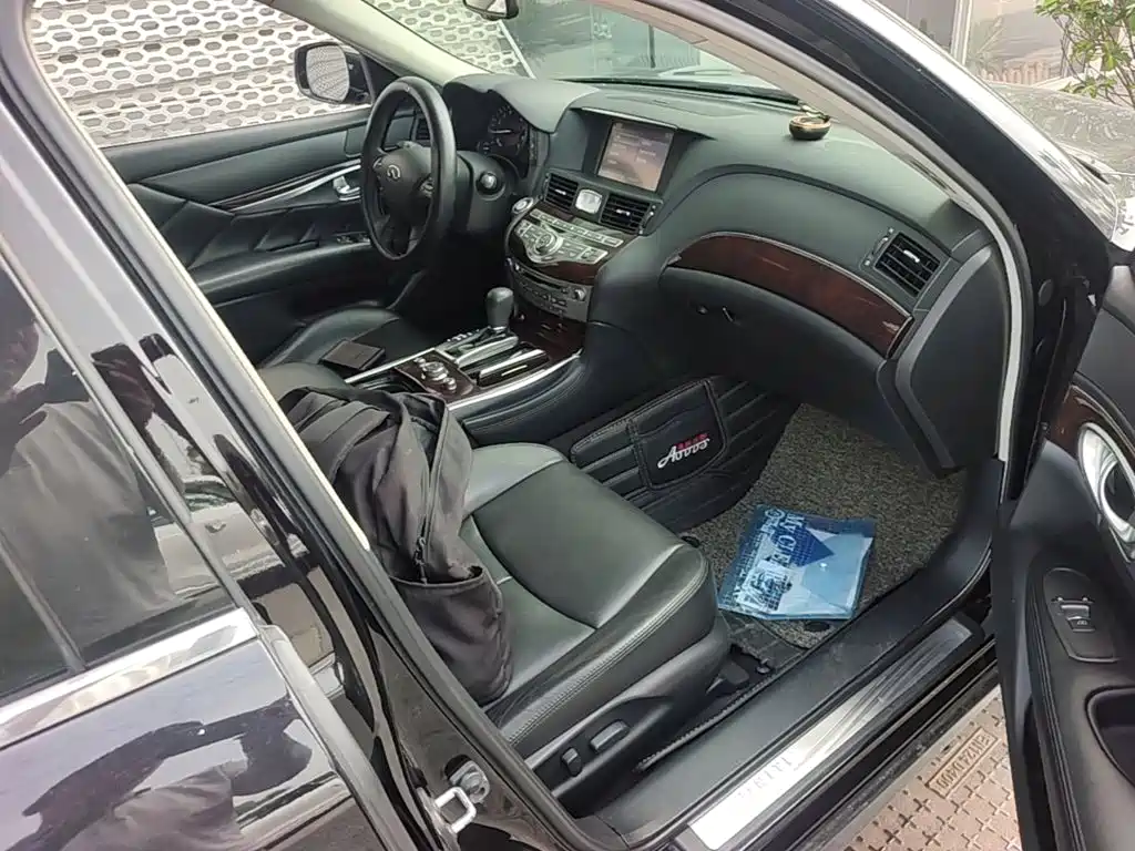 Infiniti Q70 — миниатюра 9