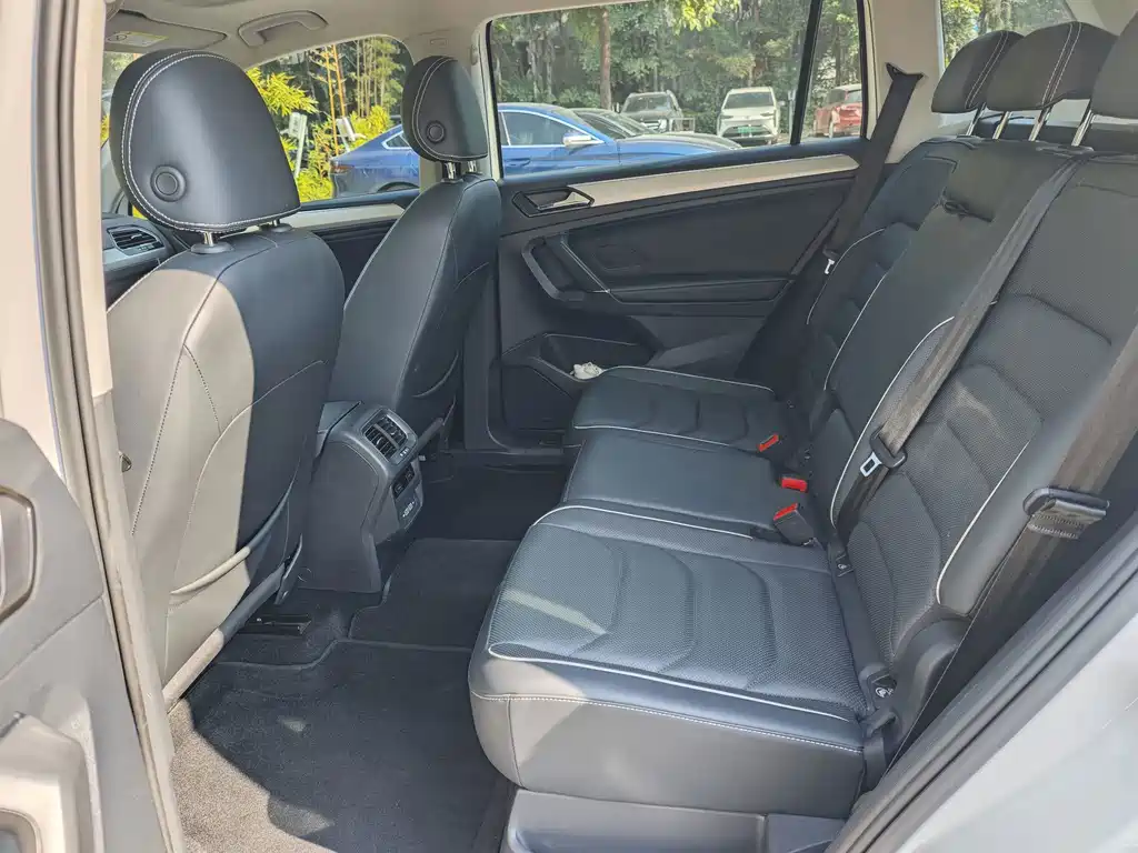 Volkswagen Tiguan L PHEV — миниатюра 12