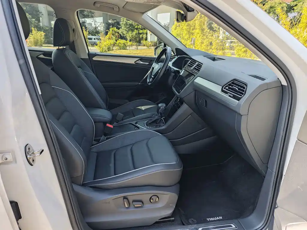 Volkswagen Tiguan L PHEV — миниатюра 13