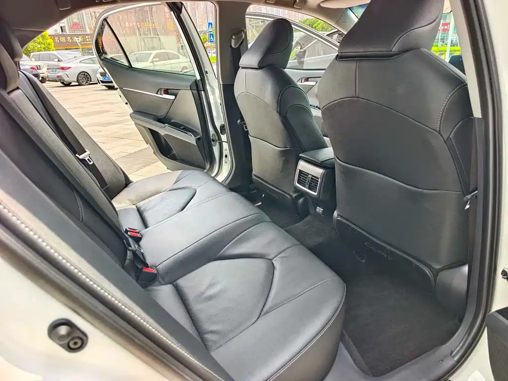 Toyota Camry — миниатюра 11