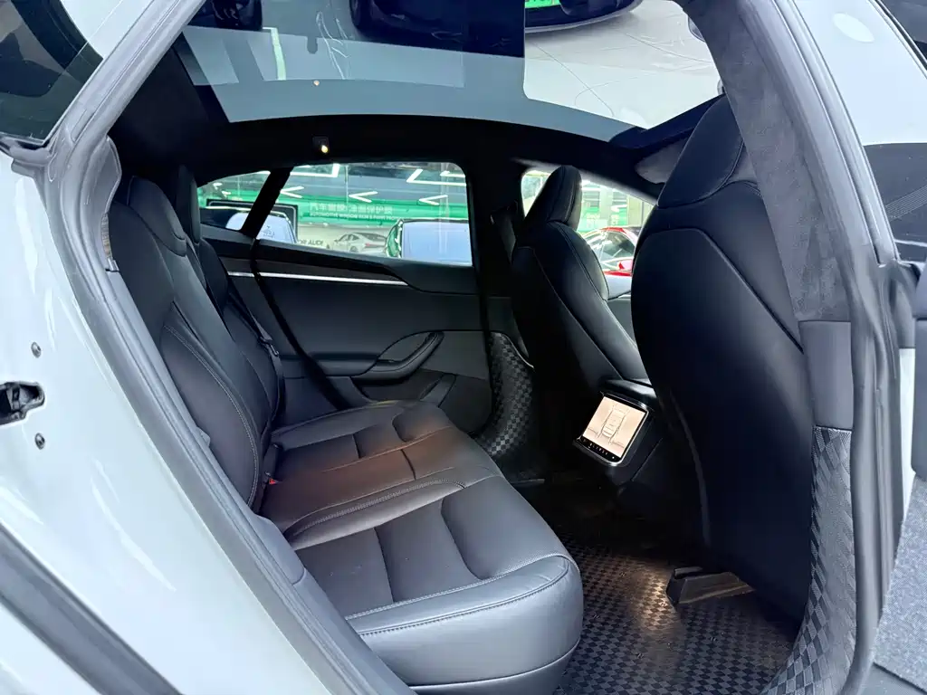 Tesla Model S — миниатюра 11