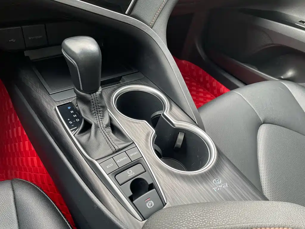 Toyota Camry — миниатюра 18