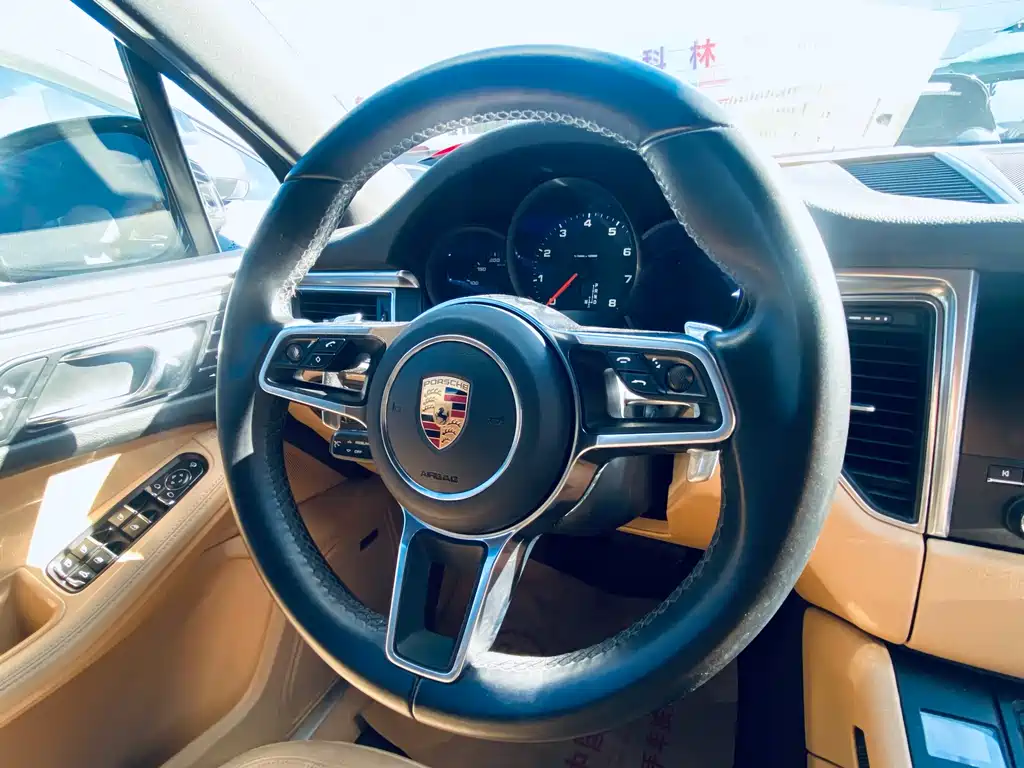Porsche Macan — миниатюра 12