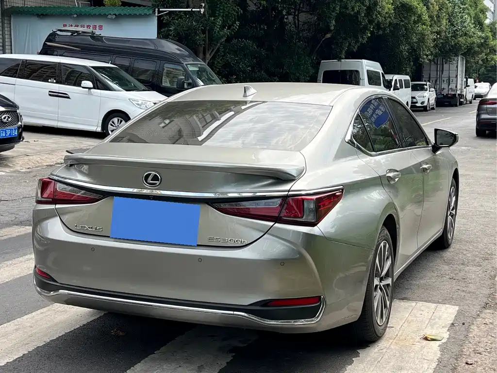 Lexus ES — миниатюра 2
