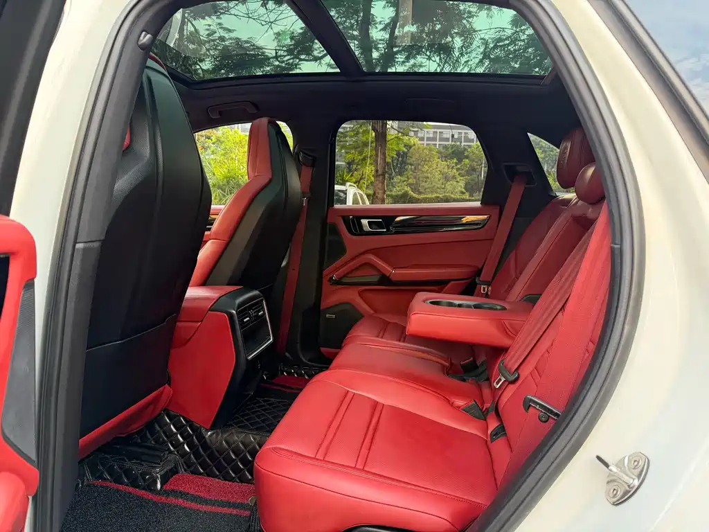 Porsche Cayenne — миниатюра 6