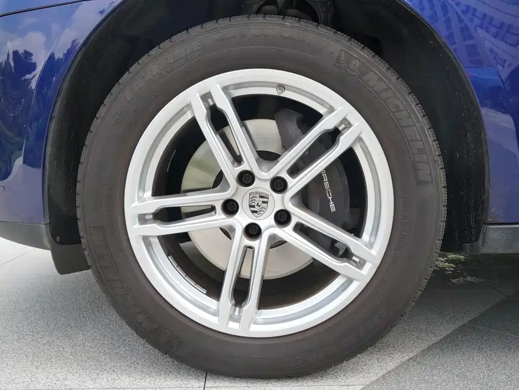 Porsche Macan — миниатюра 9