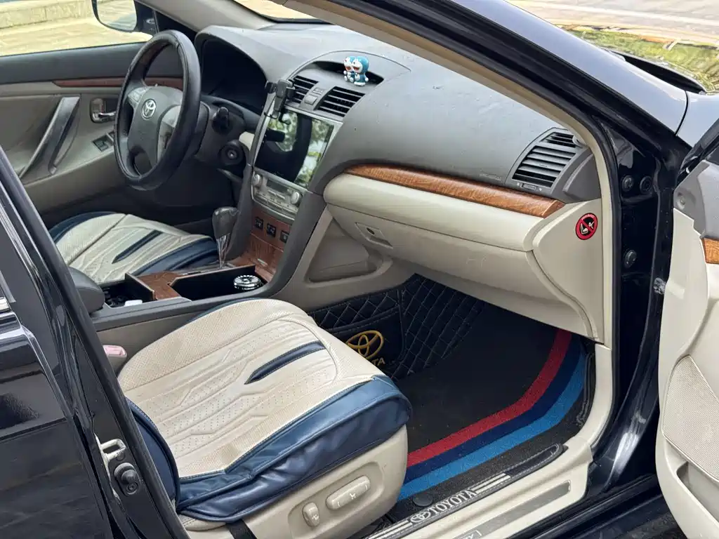 Toyota Camry — миниатюра 3