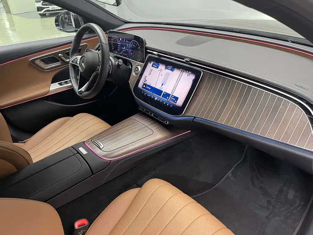 Mercedes-Benz E-Class — миниатюра 18