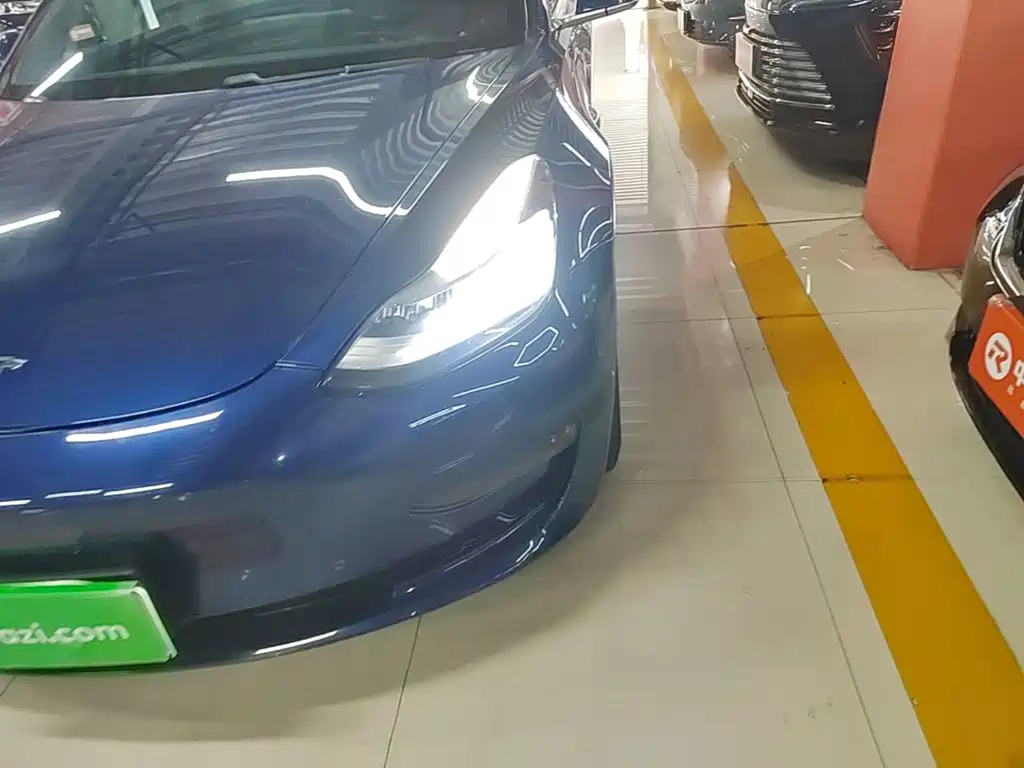 Tesla Model 3 — миниатюра 24