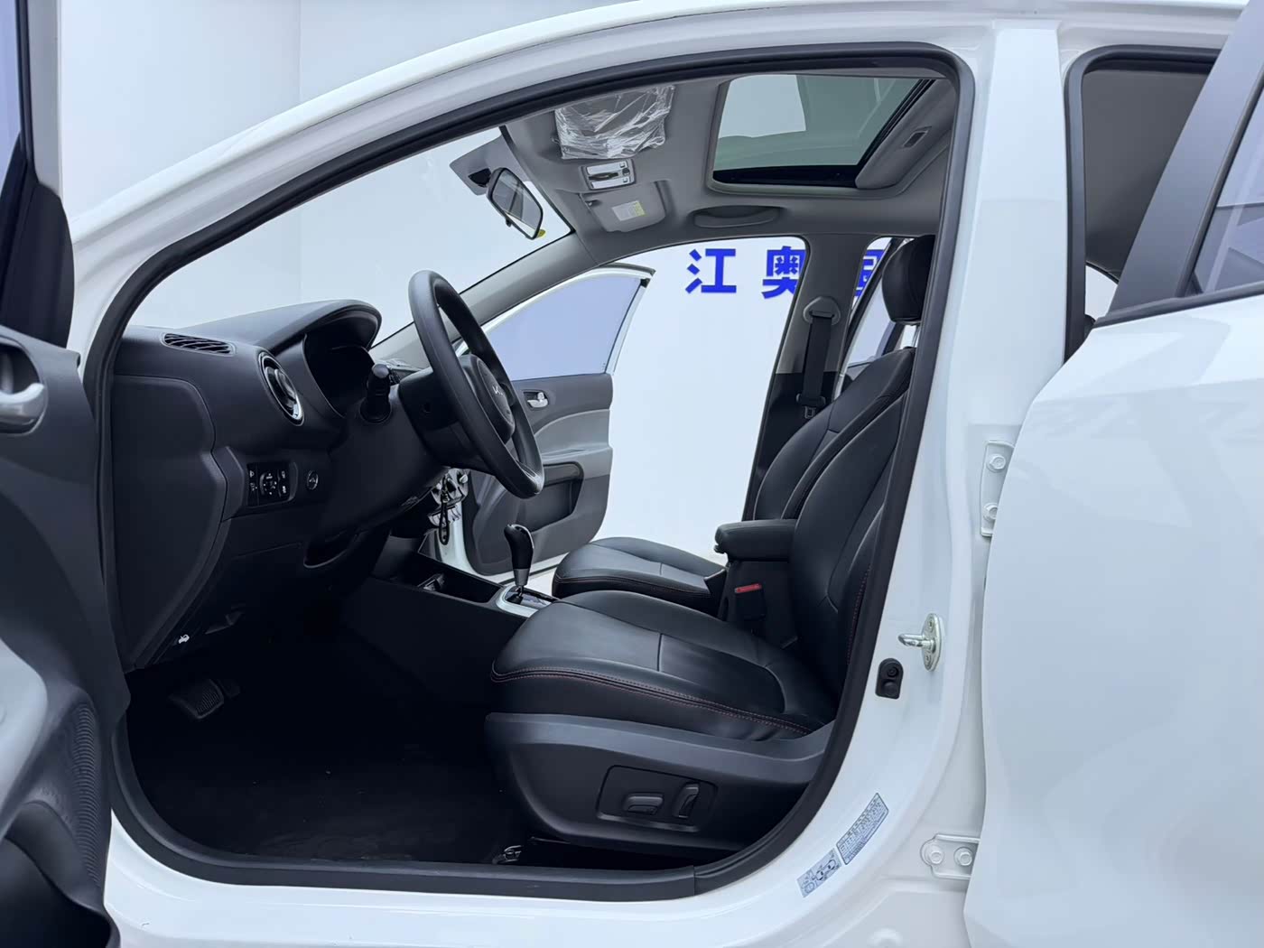 Kia Pegas 1.4 л 2023 г. Белый, пробег 15000 км