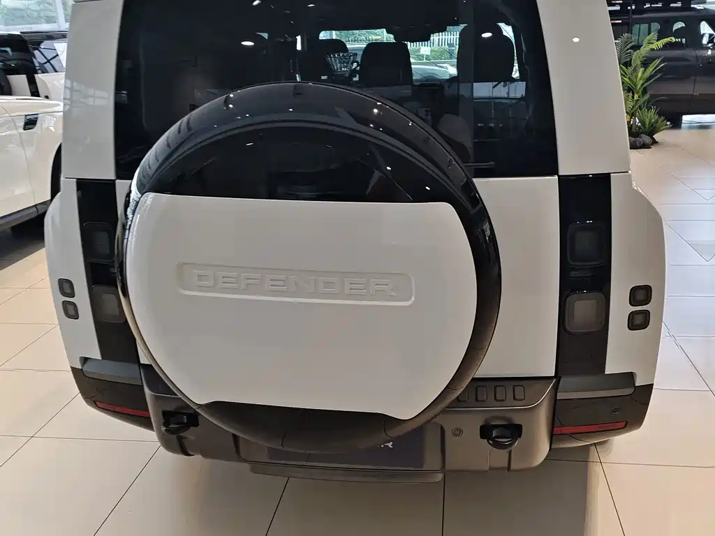Land Rover Defender — миниатюра 5