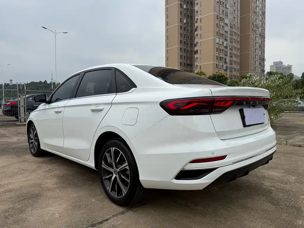 Geely Emgrand — миниатюра 8