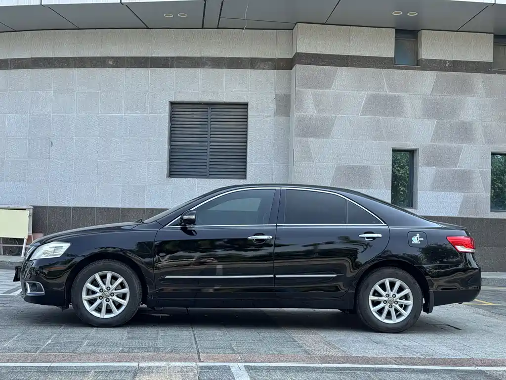 Toyota Camry — миниатюра 10