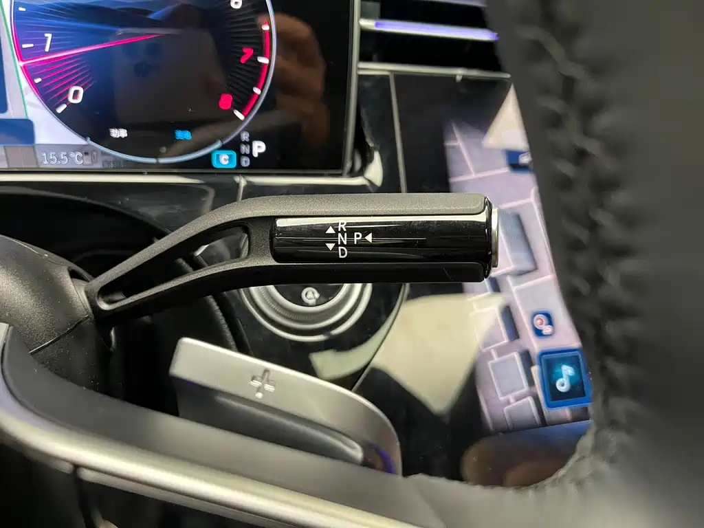 Mercedes-Benz E-Class — миниатюра 11