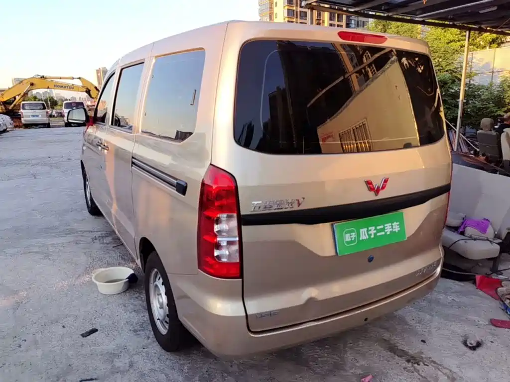 Wuling Hongguang V — миниатюра 5