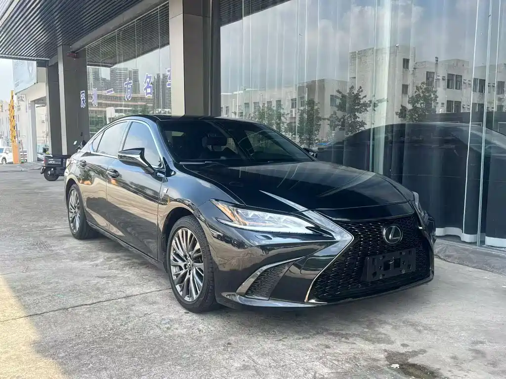 Lexus ES 2018 260 F SPORT V