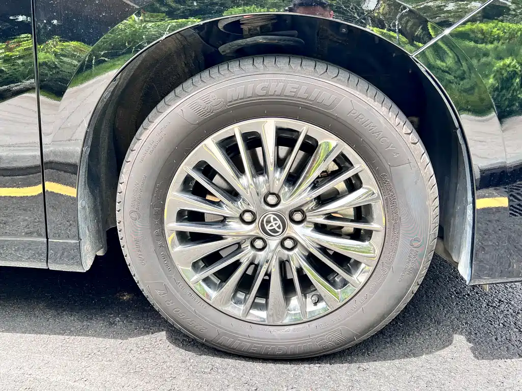 Toyota Alphard — миниатюра 23