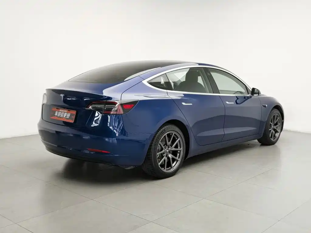 Tesla Model 3 — миниатюра 2