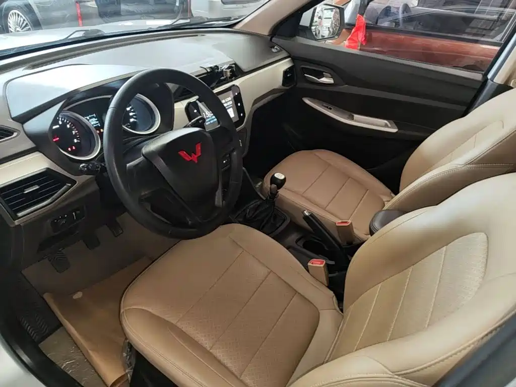 Wuling Hongguang — миниатюра 16