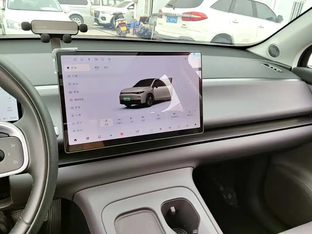 Leapmotor Leapmotor C10 — миниатюра 13
