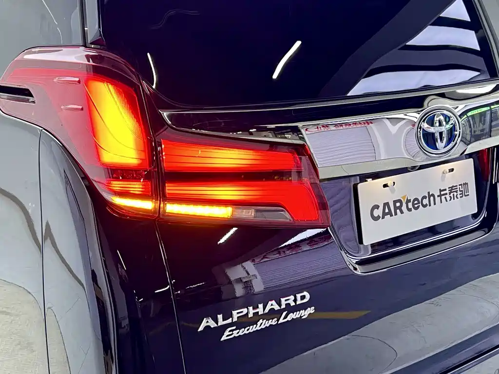 Toyota Alphard — миниатюра 14