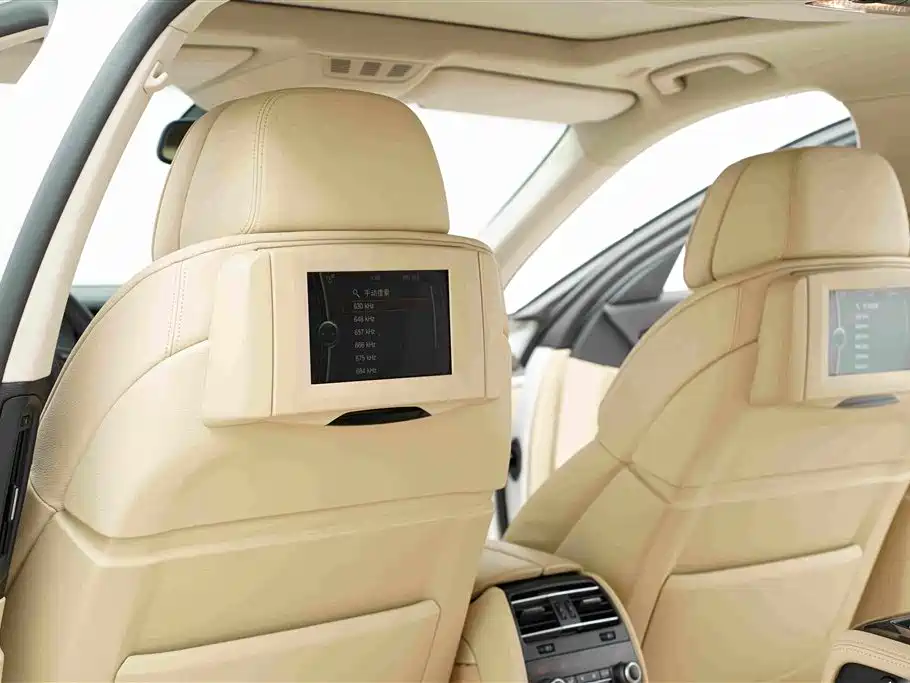 BMW 7 Series — миниатюра 15