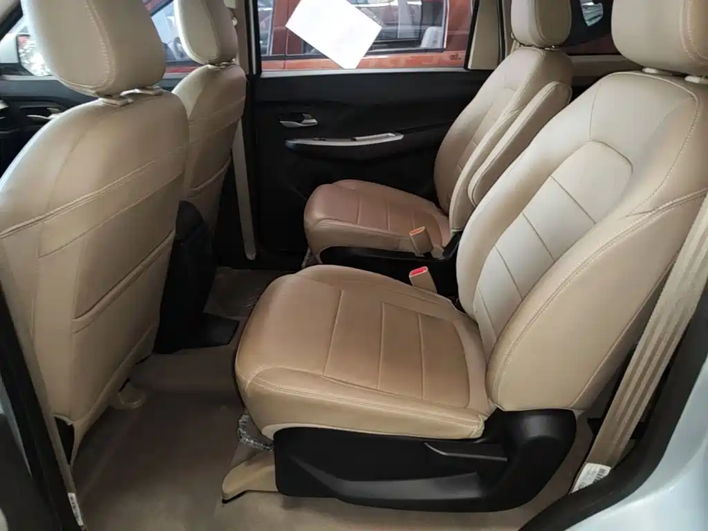 Wuling Hongguang — миниатюра 17