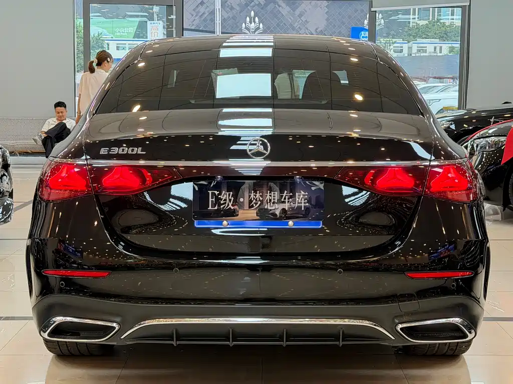 Mercedes-Benz E-Class — миниатюра 18