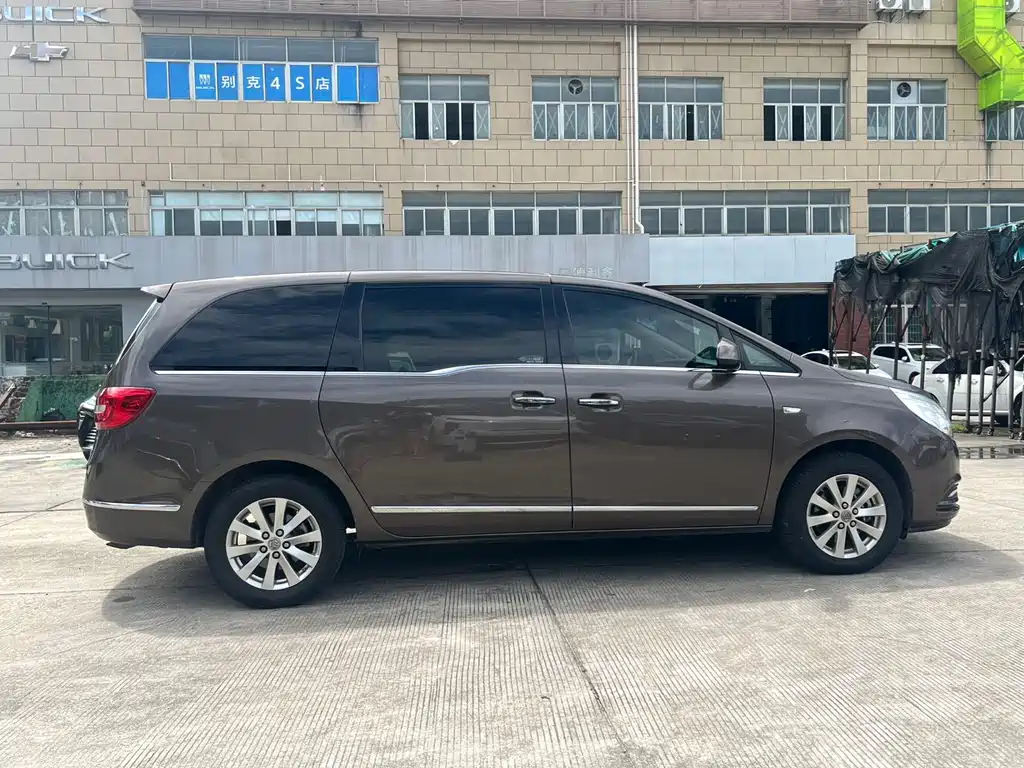 Buick GL8 — миниатюра 7