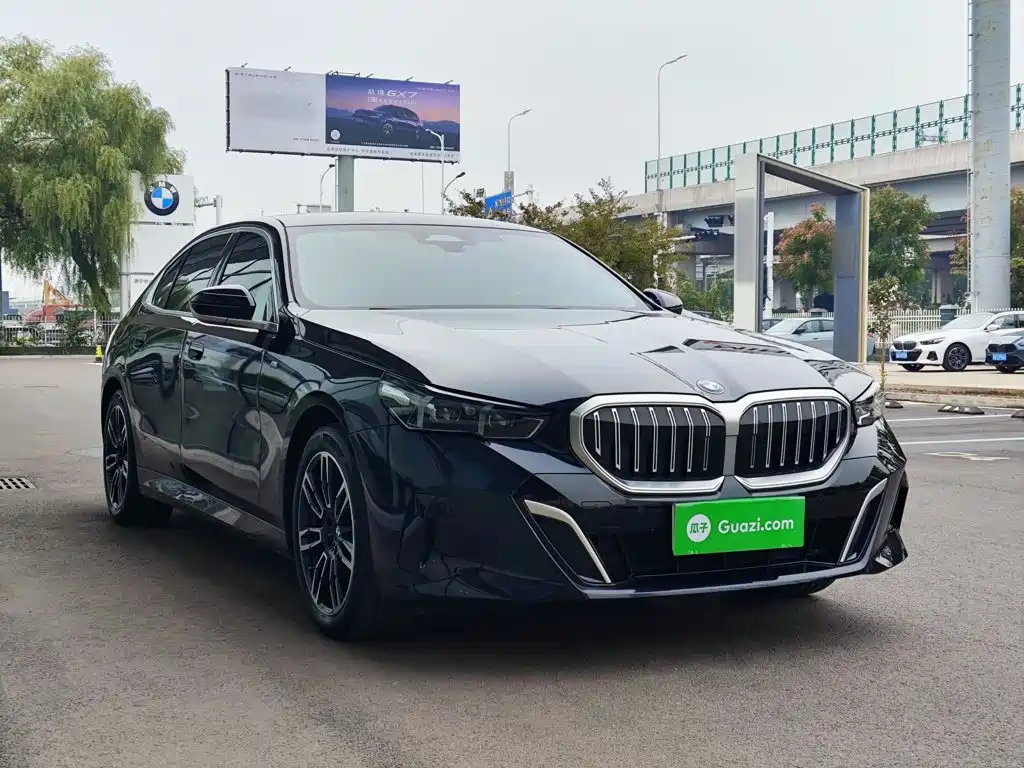 BMW 5 Series — миниатюра 4