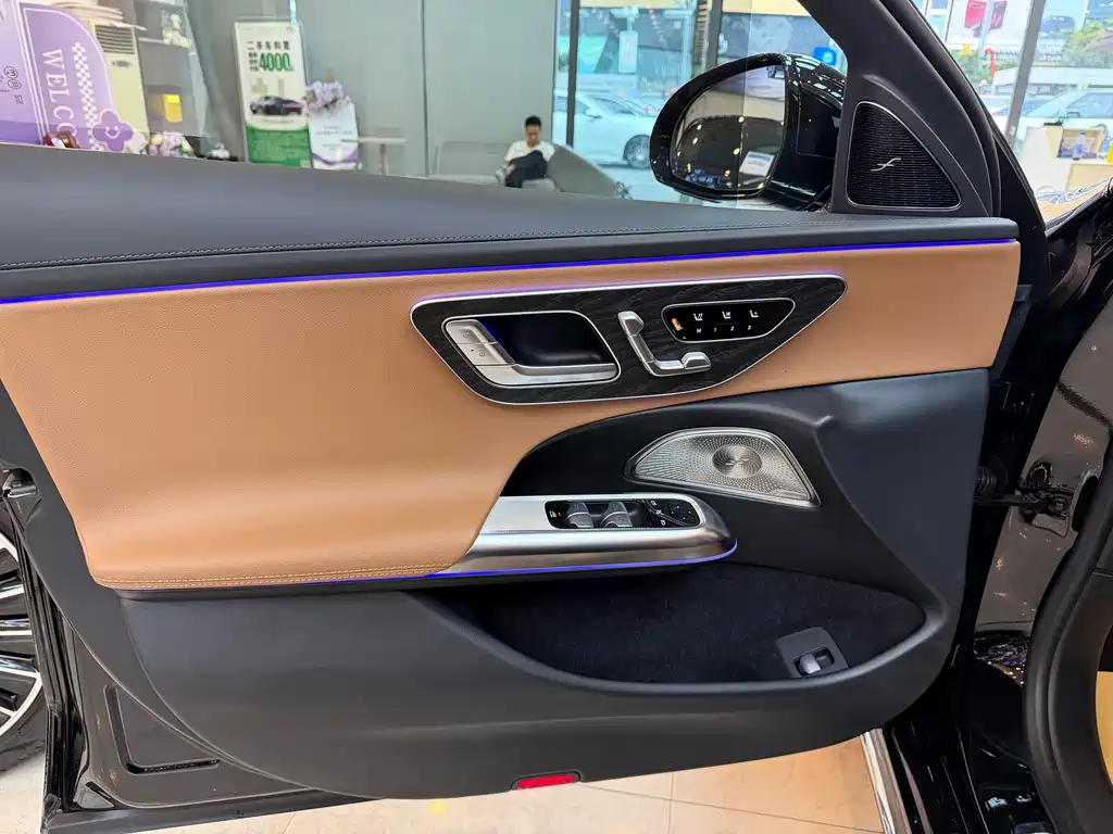 Mercedes-Benz E-Class — миниатюра 5