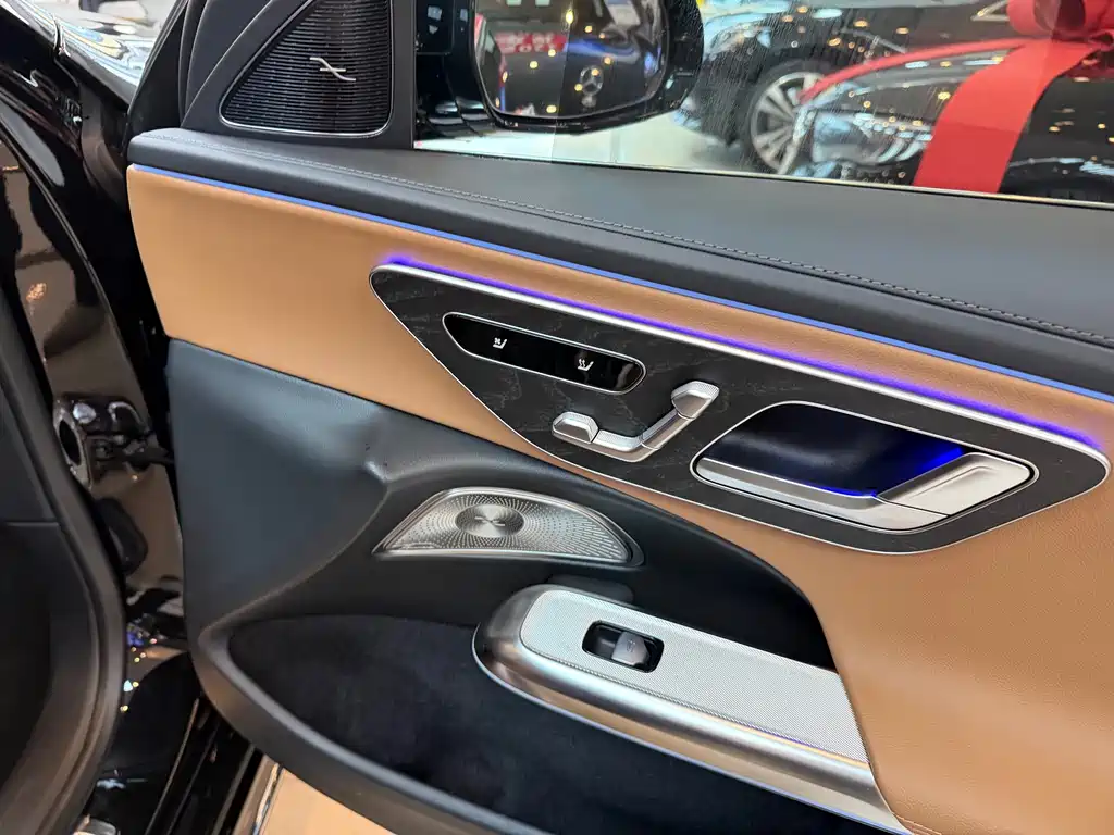 Mercedes-Benz E-Class — миниатюра 17