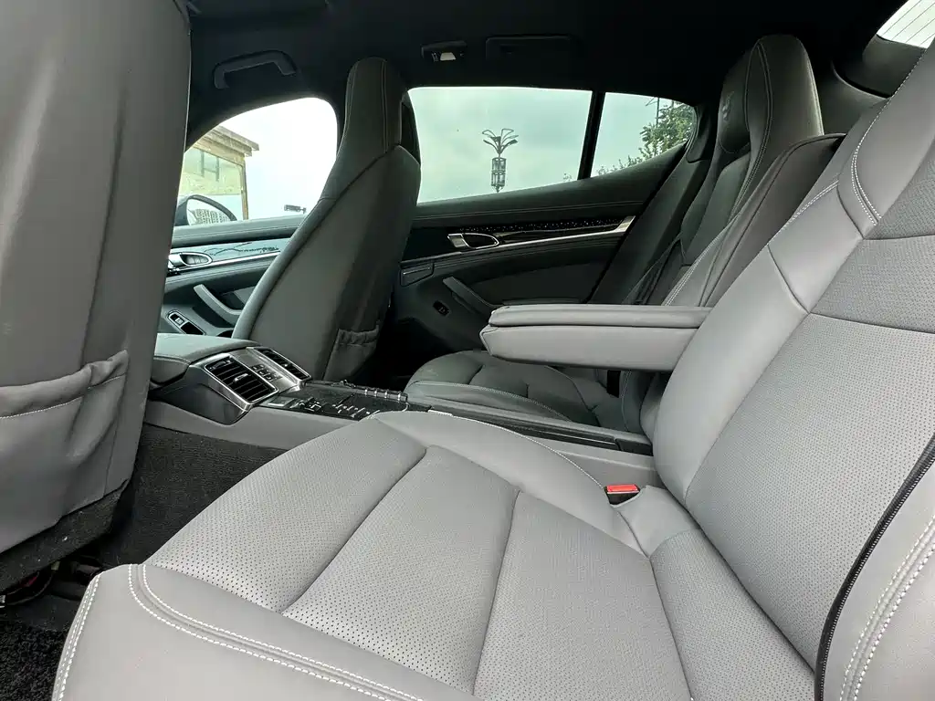 Porsche Panamera 2013 Panamera 4 Platinum Edition 3.6L