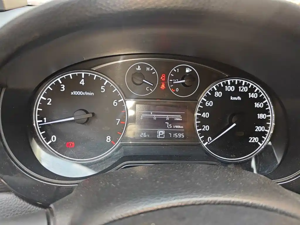 Nissan Tiida — миниатюра 12