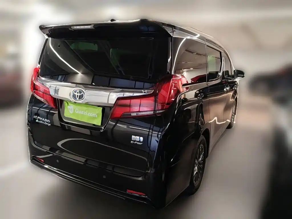 Toyota Alphard — миниатюра 10