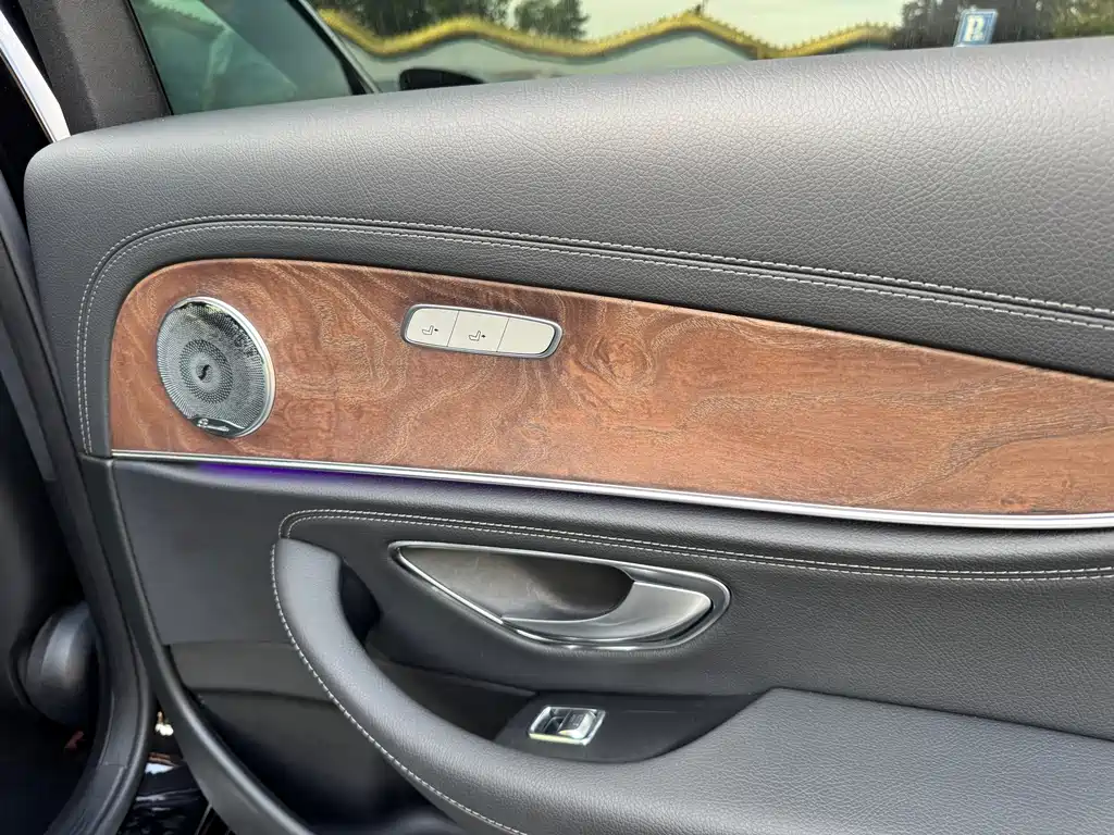 Mercedes-Benz E-Class — миниатюра 19