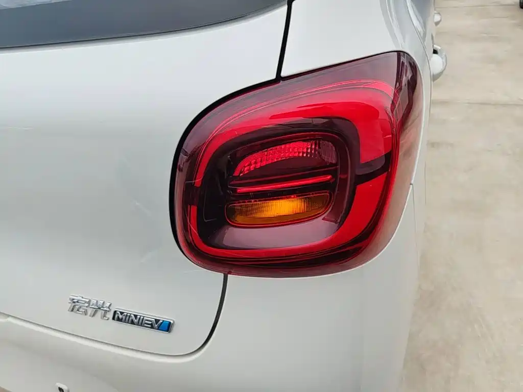 Wuling MINIEV — миниатюра 8