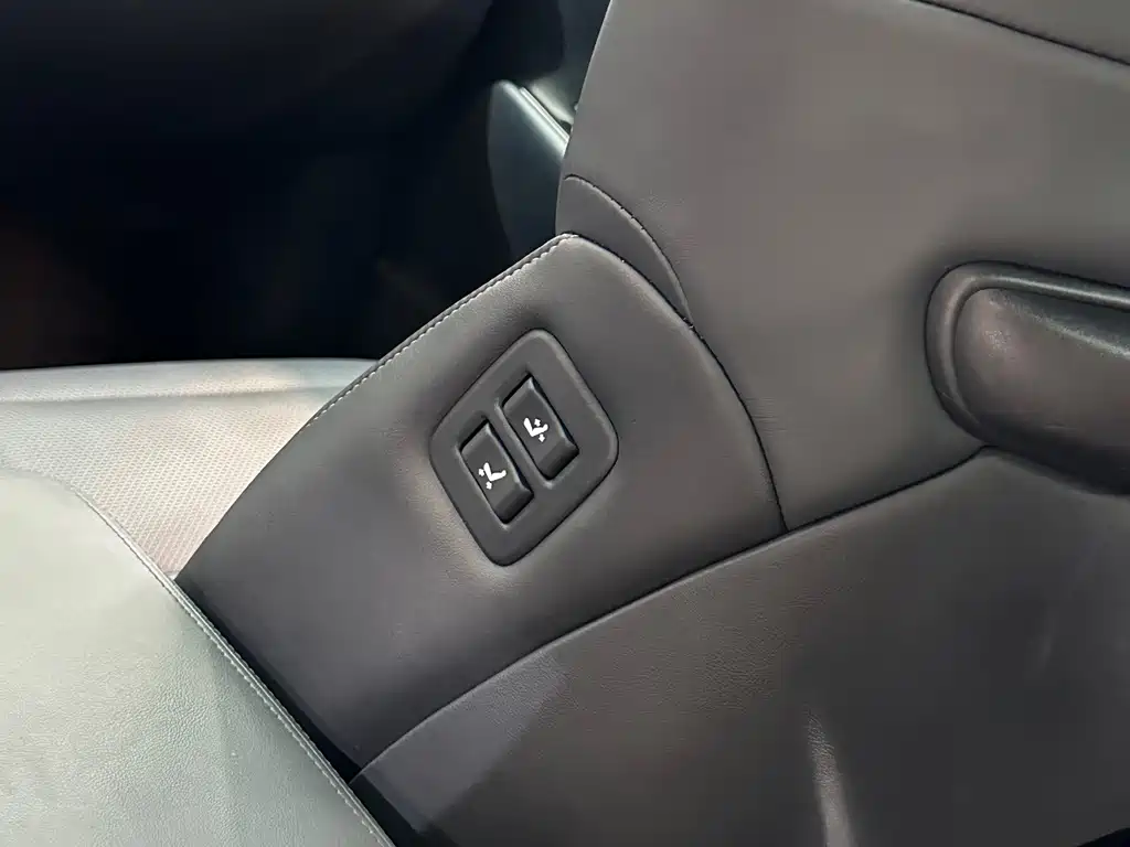 Lexus LM — миниатюра 24