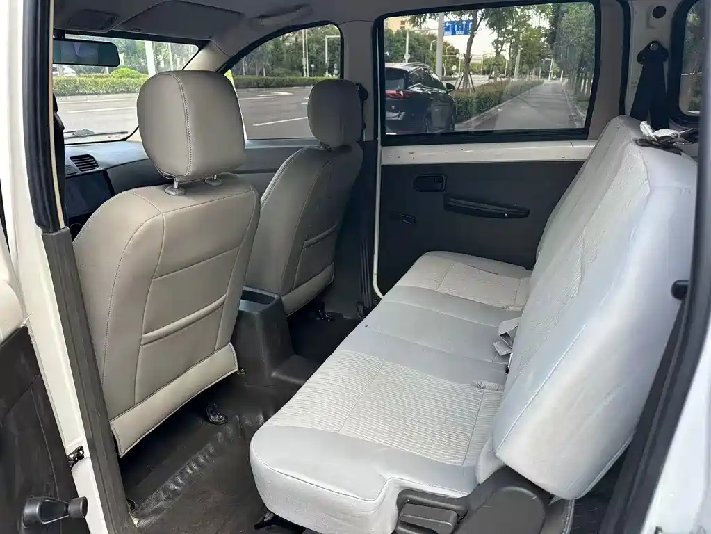 Wuling Hongguang — миниатюра 9