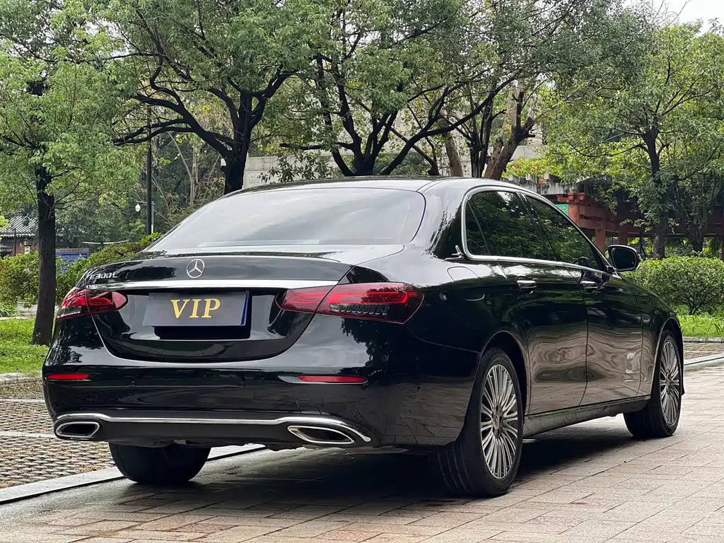 Mercedes-Benz E-Class — миниатюра 23