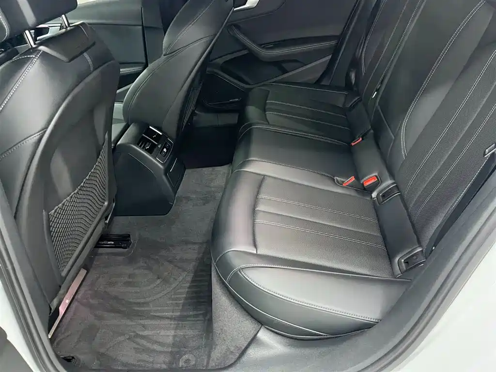 Audi A4L 2024 Белый из Китая, фото 6